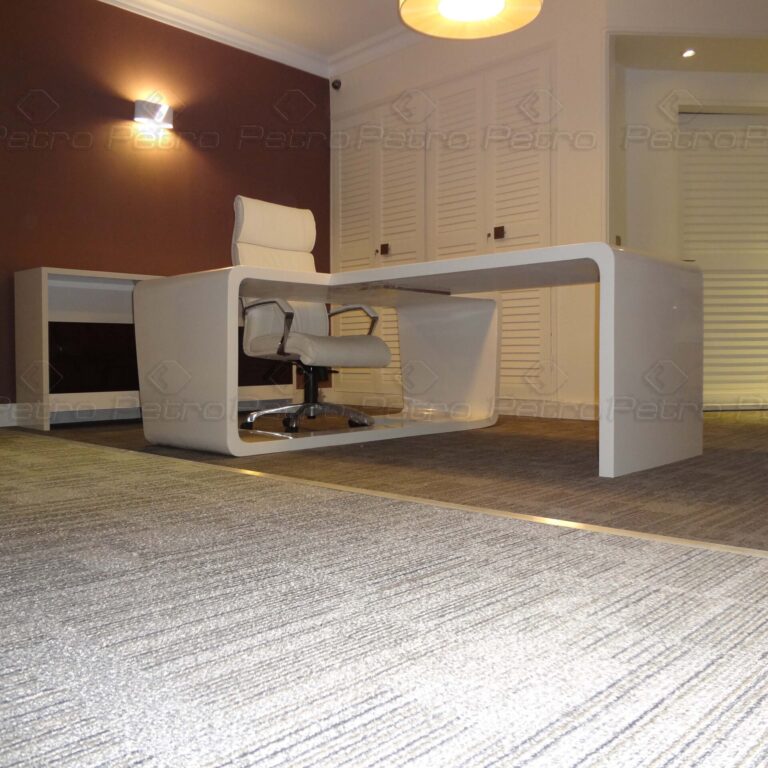 میز اداری جذاب با کورین