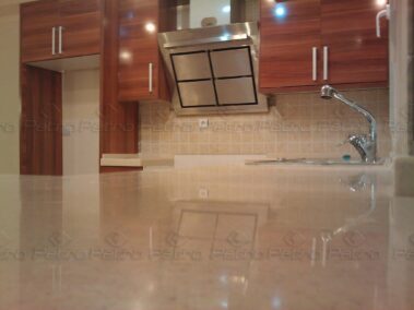 اجرای کابینت و کانتر اشپزخانه به همراه ستون های زیبا کورینی